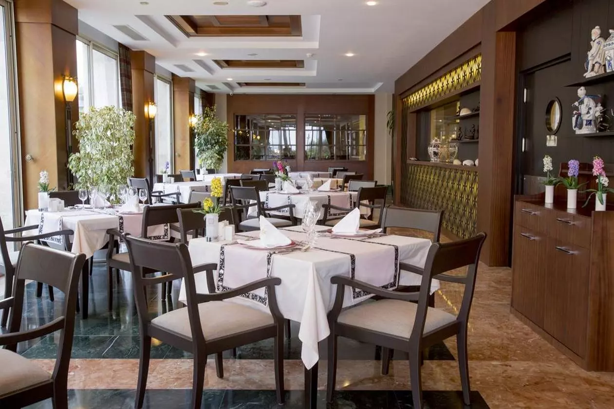 FAMERESIDENCE_SHABAVIZ (8).jpg